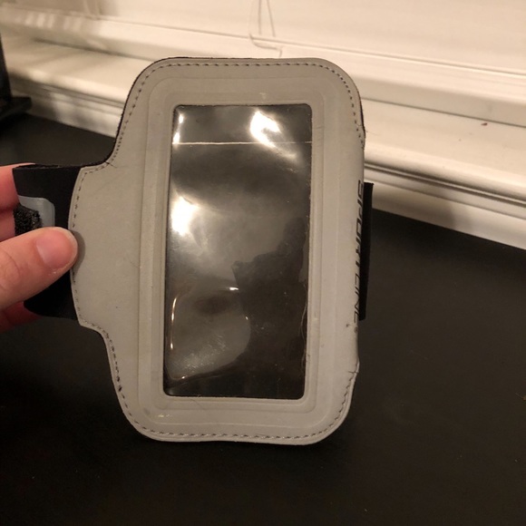 SOLD Exercise arm phone case - Picture 2 of 3
